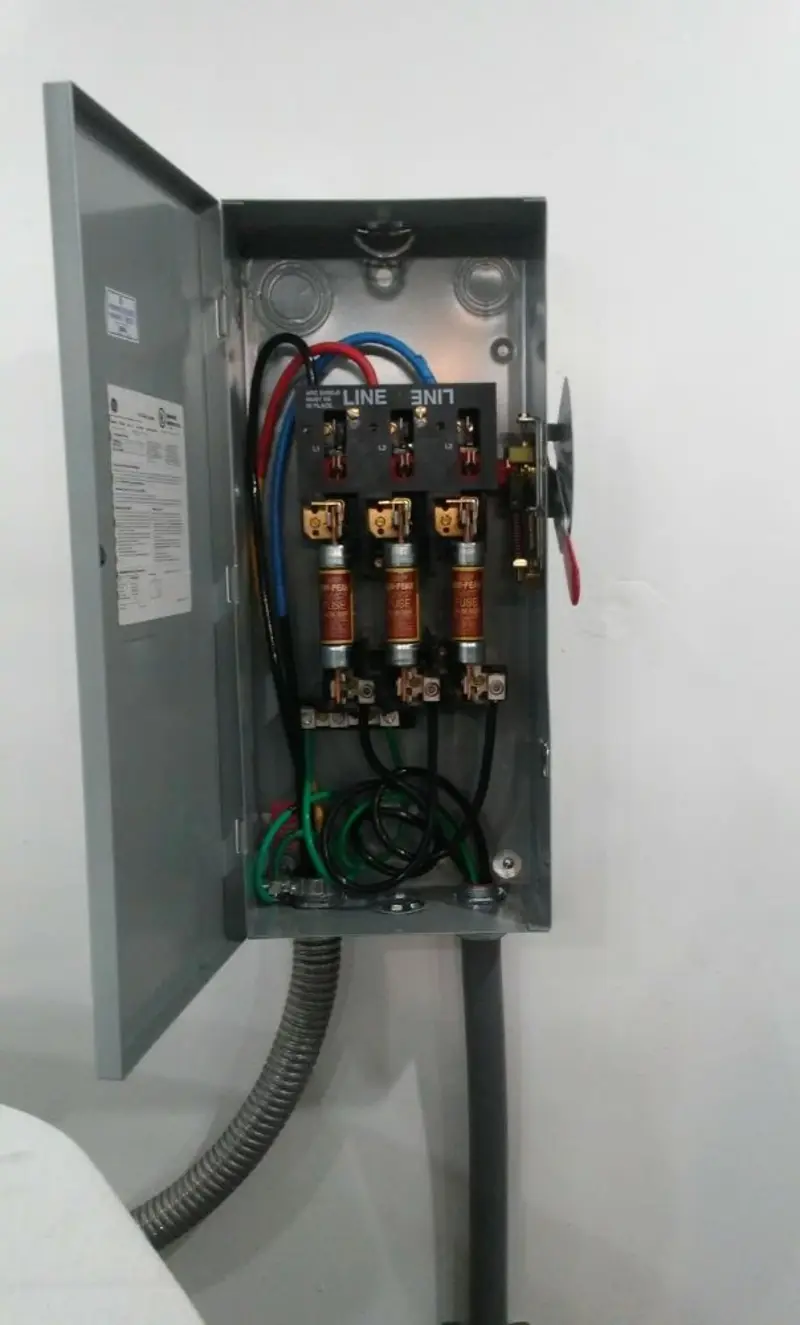Three-phase disconnect switch installed for Smoke Detector Installation in Jefferson City